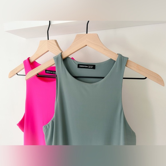 2 bodysuits - Picture 5 of 5